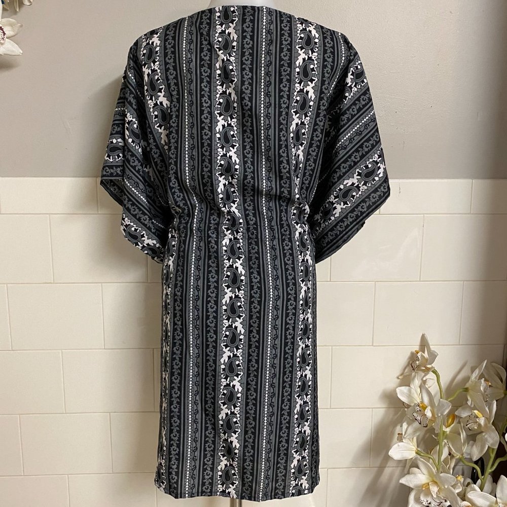 Woman V-Neck Black Geometric Tunic Cover up Blouse - Picture 6 of 9